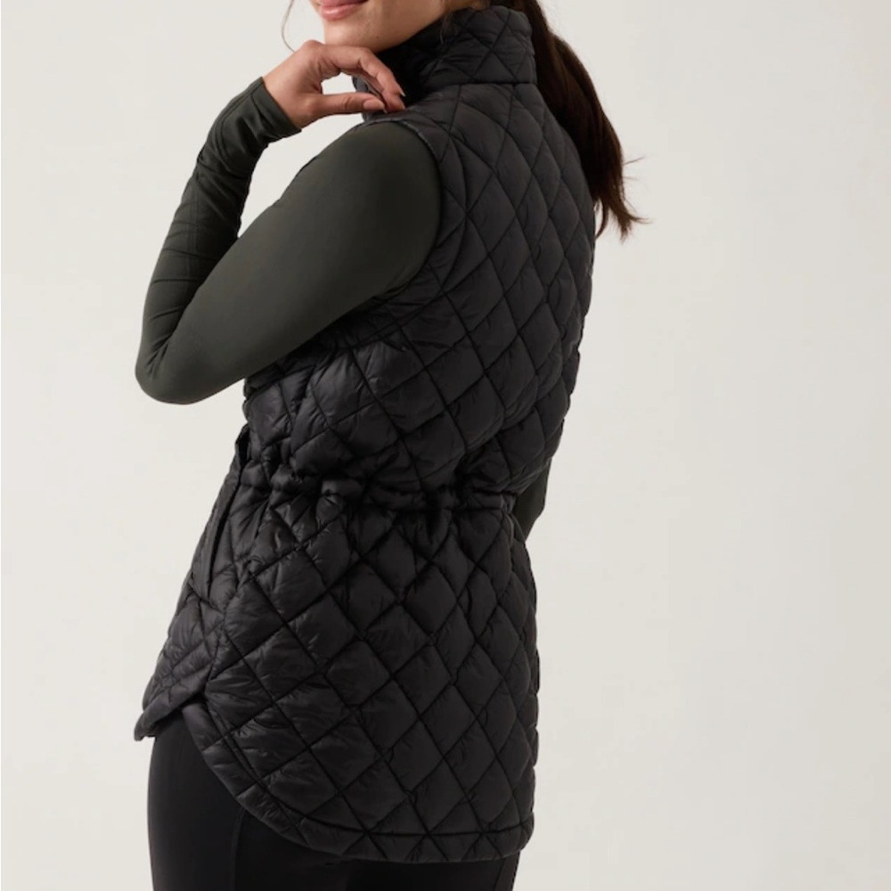 ATHLETA WHISPER FEATHERLESS PUFFER VEST
